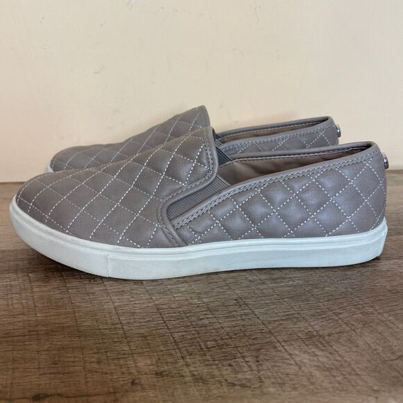Steve Madden Quilted Slip-On Sneakers ECENTRCQ size 9.5 shoes - Picture 1 of 6
